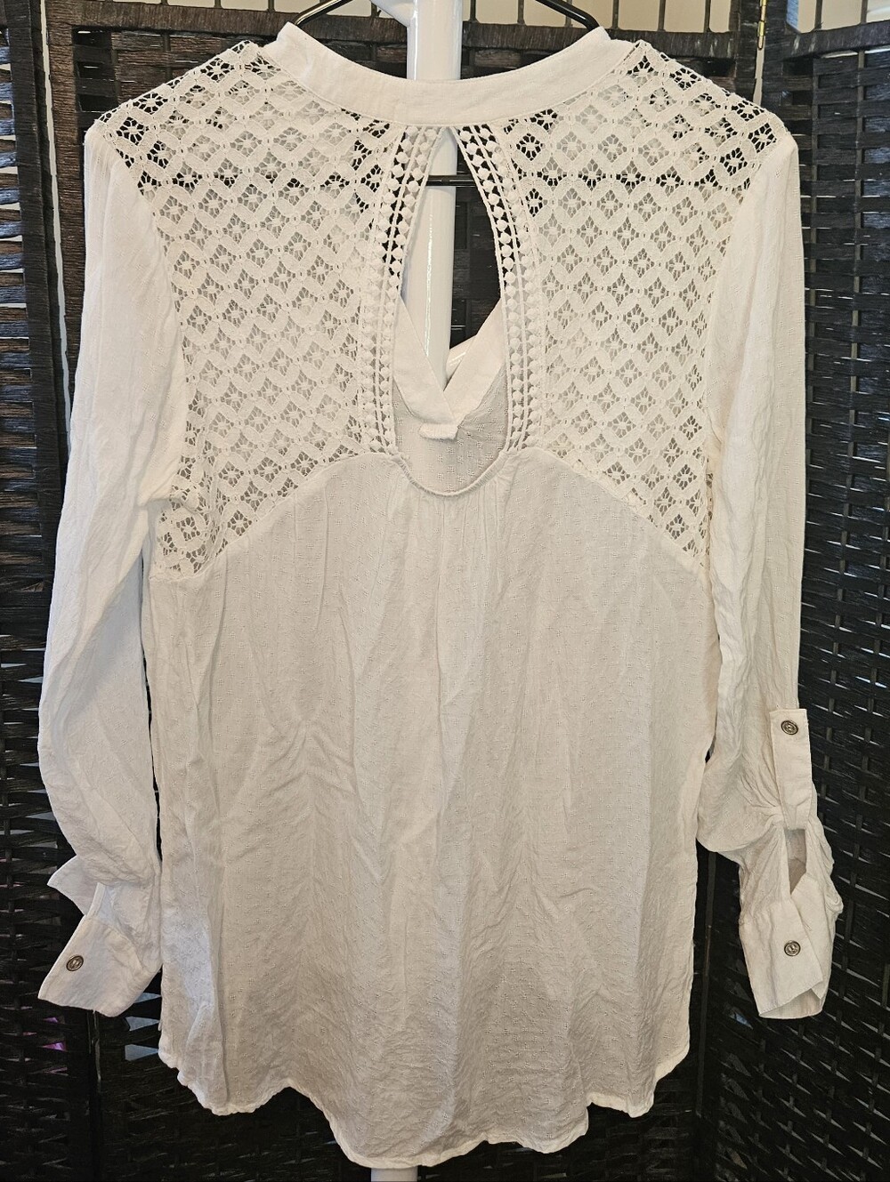 Jolt White Crochet V-Neck Top - Picture 2 of 4